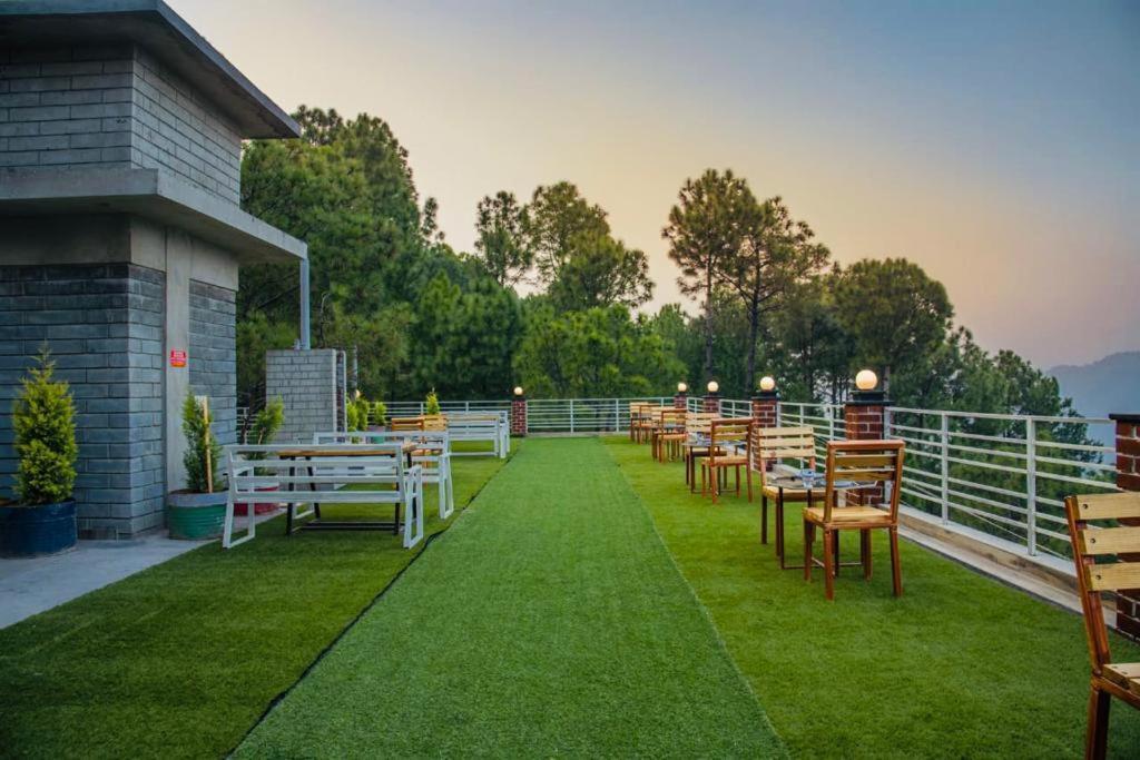 Host Jatin Kasauli Crest 7O1827O7O3 Apartment Exterior photo