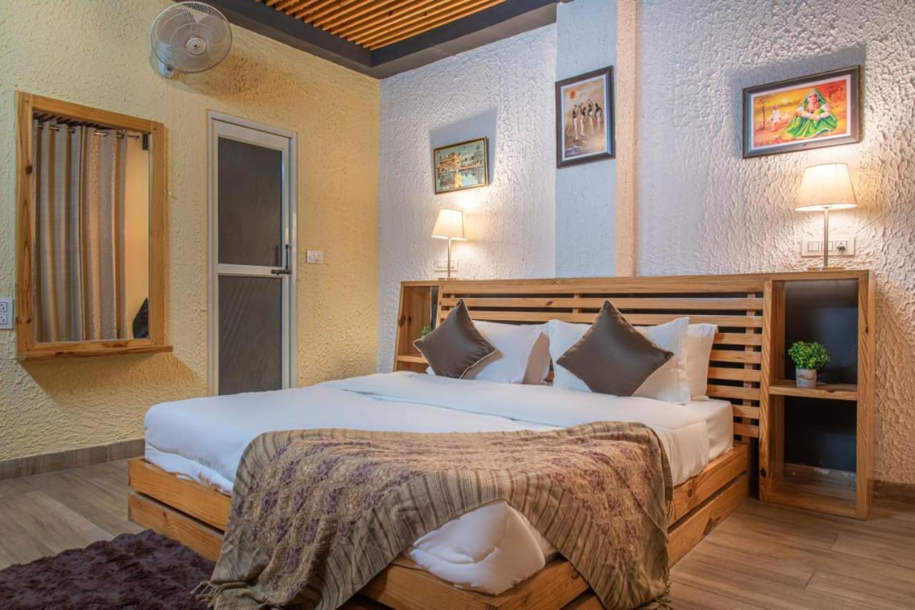 Host Jatin Kasauli Crest 7O1827O7O3 Apartment Exterior photo
